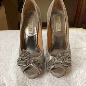 Badgley Mischka Sikver Tone Heels